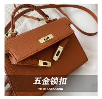 Cerradura texturizada portátil pequeño bolso cuadrado de las mujeres nuevo versátil clásico bolso de mensajero de hombro PU bolso Kelly de moda - details 39
