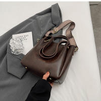 Bolso de hombro de cuero PU de gran capacidad para mujer, bolsos de mano de diseñador, tendencia de moda, invierno, 2023 - details 7