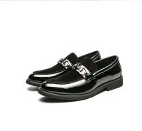 Nuevo Zapatos formales informales de terciopelo estilo francés a la moda color burdeos con remaches de Metal dorado para hombre - details 1