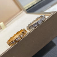 ВVLGΑRΙ ™ SERPENTI VIPER RING Personaliza el conjunto de alianzas de boda de oro blanco de 18 quilates Serpenti Viper con diamantes pavé completos - details 1