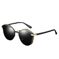 El conductor masculino conduce gafas de sol polarizadas metálicas para deslumbrar las gafas de sol - details 4