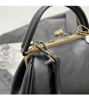 Elegante bolso cruzado negro para mujer, bolso de hombro retro chic con cierre dorado, perfecto para la moda de otoño e invierno - details 4