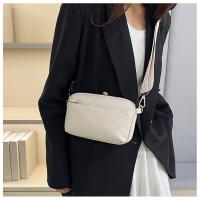 Nuevo bolso cuadrado pequeño blanco de moda con correa ancha para el hombro y bolso de hombro único - details 2