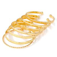 7 unids/set de pulseras Punk de Color dorado para mujer, ropa de calle, estampado de corazón gótico, diseño de Metal, brazalete abierto, regalos de joyería 2025 - details 2