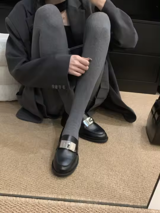 Mocasines perezosos con bloqueo de metal de un pedal, nuevos zapatos de cuero pequeños con plataforma de cabeza redonda de estilo británico - 1