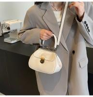 Elegante bolso cruzado negro para mujer, bolso de hombro retro chic con cierre dorado, perfecto para la moda de otoño e invierno - details 12