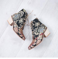 Botas Martin bordadas de tacón alto puntiagudo de tacón grueso europeo y americano para mujer botas cortas bordadas para mujer - details 2