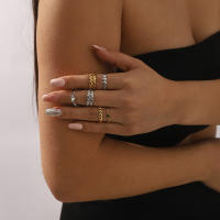 Elegante y simple anillo de corazón de amor de acero inoxidable, anillo de apertura geométrica hueca con diseño de nicho - details 3