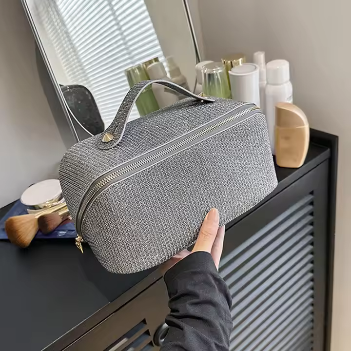 Bolso De Maquillaje Grande De Cuero PU Estilo Clásico Portátil Para Viajes Organizador De Cosméticos Estiloso Para Mujer Caja De Almacenamiento Manejable - 1