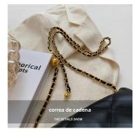 Bolso de cadena de moda con diseño de nicho para mujer 2025 Nuevo bolso cruzado de moda de primavera/verano Bolso cuadrado pequeño de un solo hombro con textura de alta calidad - details 5
