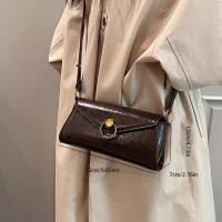 Bolso bandolera retro de moda para mujer con detalles de anillos de metal y cierre magnético - Opciones en negro y marrón, forro de poliéster, Guangzhou elaborado para ocasiones informales y formales, lindo bolso bandolera, bolso elegante - details 6