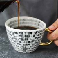Pellizco de mano taza de cerámica de boca ancha irregular taza de café con mango dorado geométrico taza de avena de gran capacidad taza de agua para parejas - details 4