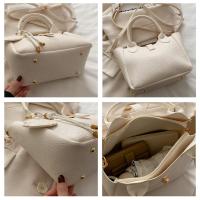 Bolso de mano de lujo para mujer, estilo casual chic, con diseño de lichi, bandolera de piel sintética, colgante de cachorro, para uso diario. - details 7