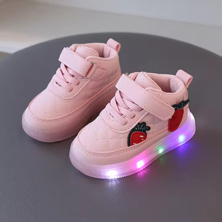 Nuevos zapatos de tablero iluminados para niños, zapatos casuales de dibujos animados de fresa de suela suave antideslizante - 1