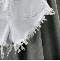 Pantalones vaqueros blancos coreanos de moda con agujeros rasgados de cintura baja pantalones cortos de mezclilla para mujer - details 4