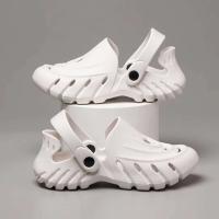 2024 nuevas zapatillas de jardín clásicas con logo para zuecos de playa para hombres y mujeres - details 6