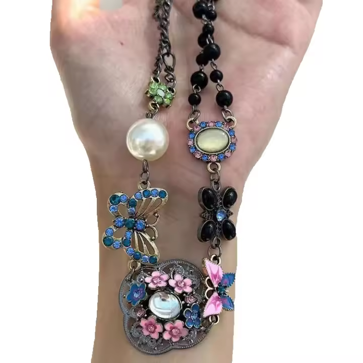 Collar de mariposa de flor de cristal para mujeres nicho de alto grado sentido cadena de clavícula viento vintage gargantilla industrial pesada - 1