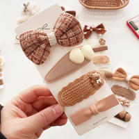 4PCS Clip De Pelo Para Bebés Con Peluche Falso Accesorios De Cabello Para Niñas Estilo Coreano Y Japonés Floral Adecuado Para Otoño E Invierno - details 5