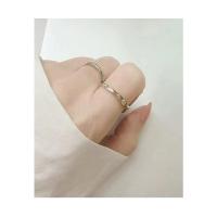 Anillo de Textura Gruesa Diseño Asimétrico Minimalista en Plata Joyería Moral con Toque Avant Garde - details 6