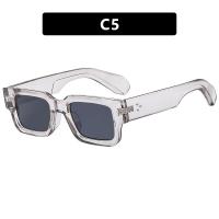 Gafas de sol de moda de verano con montura cuadrada, regalos para él y para ella, gafas de sol de protección solar para exteriores de otoño para mujer, artículos básicos de viaje, gafas de verano para el regreso a la escuela, Coolfashionguy 70s - details 1