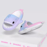 Pantuflas de Tiburón de Gradiente EVA para Verano 2024 Sandalias de Interior Suaves de Color Caramelo para Niños Solas Gruesas para Mujeres Hombres - details 5