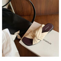Zapatillas de las mujeres de verano pliegues retorcido fondo plano exterior desgaste sandalias versátil cabeza cuadrada nube media arrastre - details 33