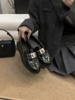 Mocasines perezosos con bloqueo de metal de un pedal, nuevos zapatos de cuero pequeños con plataforma de cabeza redonda de estilo británico - details 25