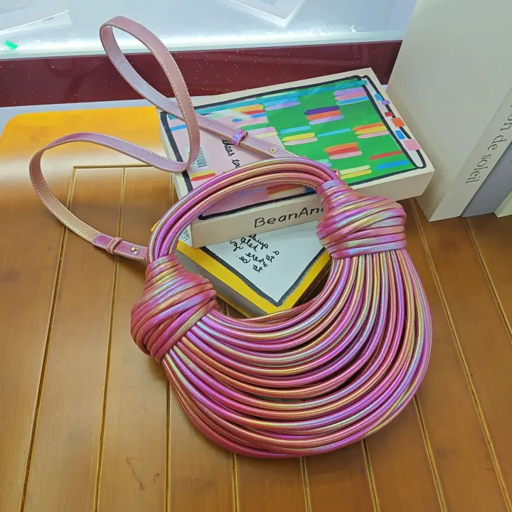 Moda bolso bolso mujer 2025 alto sentido nicho diseño personalizado bolsa de fideos tejida bolsa de mensajero - 1