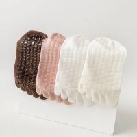 Calcetines de yoga de silicona antideslizantes para mujer, medias versátiles con estampado de gato y dibujos animados, con punta dividida, para pilates, a la moda - details 6