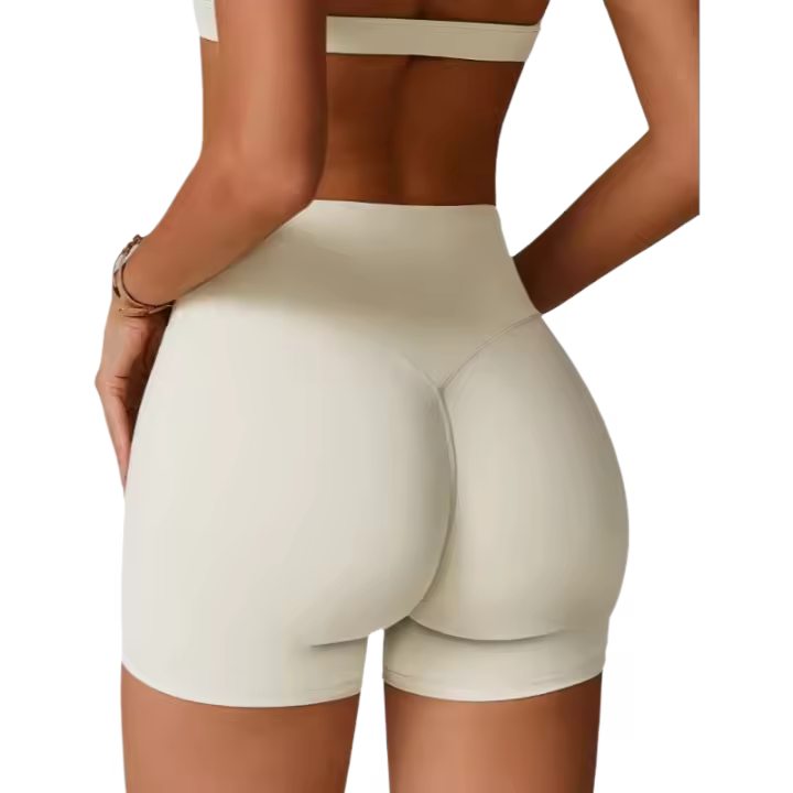 Una mujer con pantalones cortos de yoga de cintura alta que levantan la cadera sobre pantalones cortos deportivos ajustados, adelgazantes y para correr. - 1