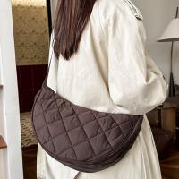 Bolso cruzado portátil a cuadros de Color sólido, correa ajustable acolchada, bolso de media luna, bolso de hombro de nailon acolchado que combina con todo, diario - details 8