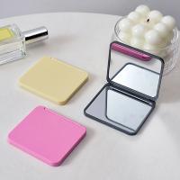 Espejo de Maquillaje Pequeño y Portátil Diseño Cuadrado Doble Cara Colores Múltiples - details 3