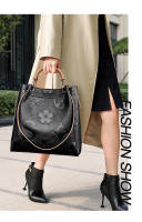 Bolso de mano Bolso nuevo de mujer Bolso de hombro en relieve de moda de alta gama Bolso de cubo de gran capacidad para niños y madres - details 12