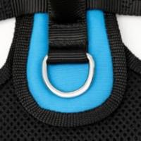 El accesorio de correa trasero del arnés EasySport evita que su perro tropiece con la correa.
