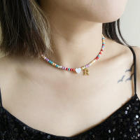 Collar de acero inoxidable para mujer, Gargantilla a mano de perlas de colores con letras pequeñas, con lindas iniciales, joyas bohe - details 1