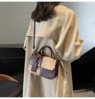 Nuevo bolso de mensajero versátil de hombro, bolso cuadrado pequeño portátil con costuras. - details 33