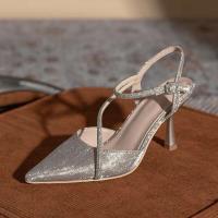 Tacones altos delgados con diamantes de imitación puntiagudos, zapatos de boda, zapatos de fiesta exquisitos y brillantes para mujer - details 1