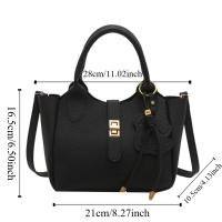 Bolso de mano elegante con forma de cubo cruzado inclinado, bolso de mano con colgante de cachorro para mujer, bolso de hombro de cuero de PU de alta gama con patrón de lichi, primavera y verano - details 0