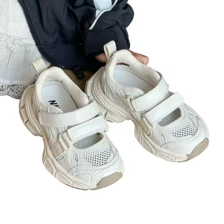 Sandalias deportivas para niños 2025 nuevos zapatos deportivos para niños zapatos de papá para niñas zapatos de red sandalias huecas de plata. - 1