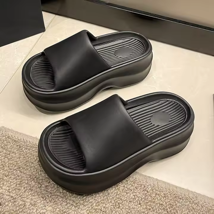 Zapatillas de suela gruesa de 7 cm, las mujeres usan la versión coreana de sandalias de tacón alto de una palabra en verano - 1