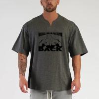 Muscleguys Camiseta de Fitness de Algodón Cuello en V, Manga Corta, Impresión, Lavado en Máquina, Para el Verano y Gimnasio - details 7