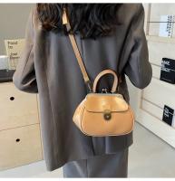 Elegante bolso cruzado negro para mujer, bolso de hombro retro chic con cierre dorado, perfecto para la moda de otoño e invierno - details 16
