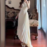 Vestido plisado de acordeón con hombros caídos ahuecados en blanco francés con sensación de alta gama para mujer - details 4
