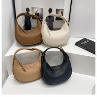 g para mujer nuevo bolso versátil de hombro para axila informal de moda en forma de media luna - details 15