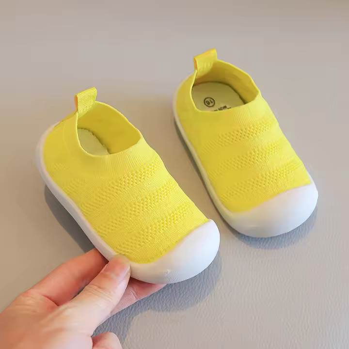 El primer paso del bebé son zapatillas de tela elástica, zapatos informales antideslizantes, transpirables y a la moda. - 1