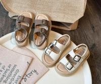 Sandalias de playa informales para niños y niñas, zapatos planos con hebilla de Metal para vacaciones de verano, diseño minimalista de estilo neutro elegante - details 1