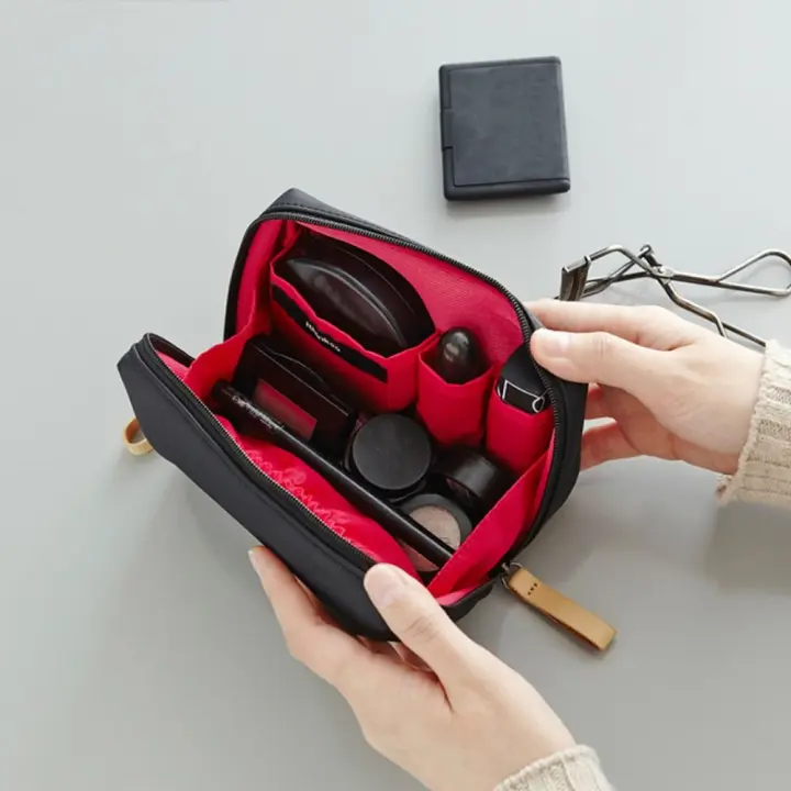 Bolsa de Maquillaje Impermeable Ideal para Viajes y Almacenamiento de Cosméticos - 1
