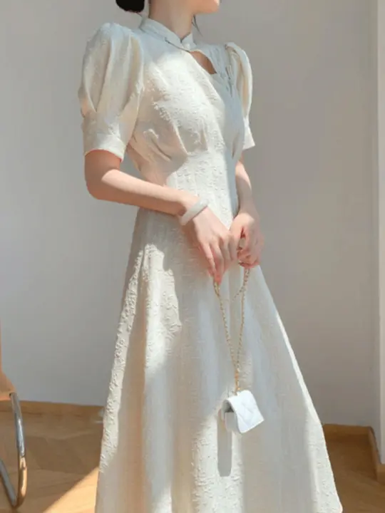 Elegante Cheongsam Blanco Estilo Chino Mejorado Cuello Alto, Cintura Moldeada, Mangas Cortas Adelgazantes Moda de Mujer - 1