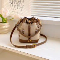 Nuevo bolso casual de moda de oso de alta gama, bolso de cubo portátil, bolso de mensajero de hombro. - details 2
