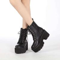Botas de tobillo de mujer de cuero negro remachadas con tacón grueso de invierno con plataforma de cabeza redonda y parte inferior gótica a la moda - details 3